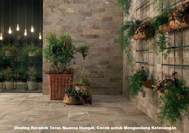 Dinding Keramik Teras Nuansa Hangat, Cocok untuk Mengundang Ketenangan